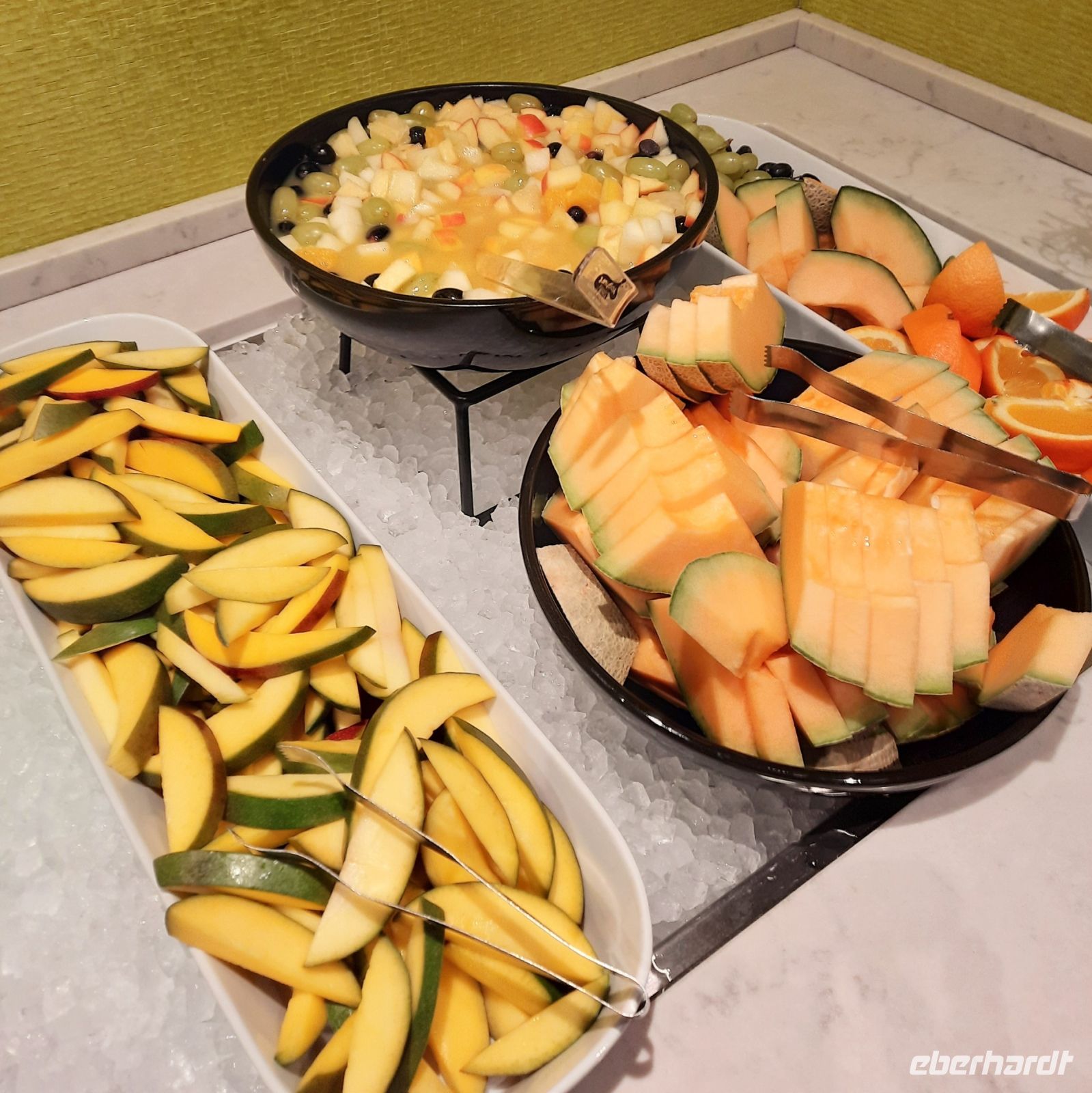 Norwegen - Tromso - Frühstücksbuffet im Thon Hotel Polar.jpg