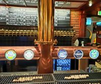 Norwegen - Tromso - Olhallen, längster Thresen Nordeuropas mit 72 Zapfhähnen.jpg