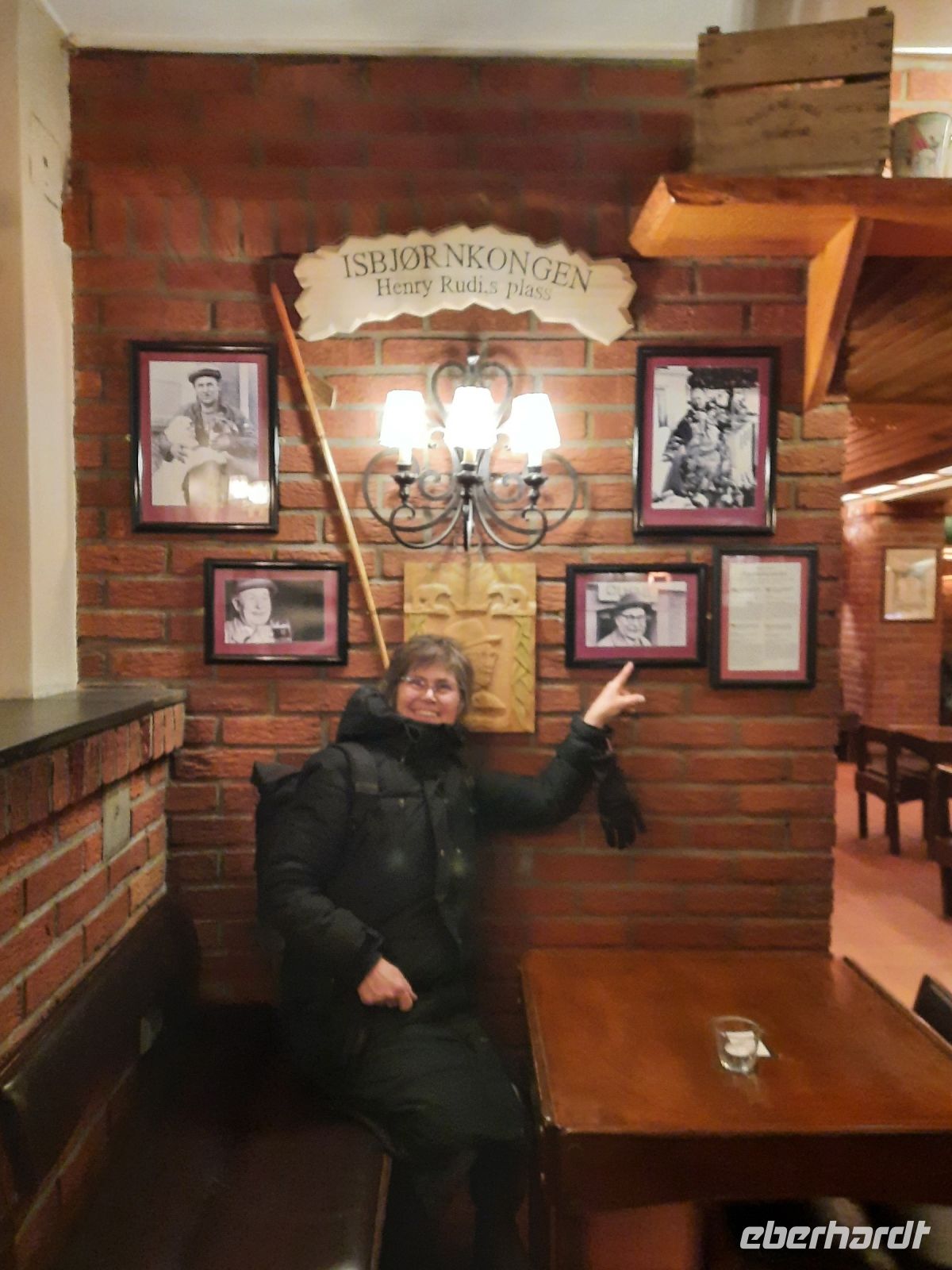 Norwegen - Tromso - Fotowand zur Geschichte der Olhallen.jpg