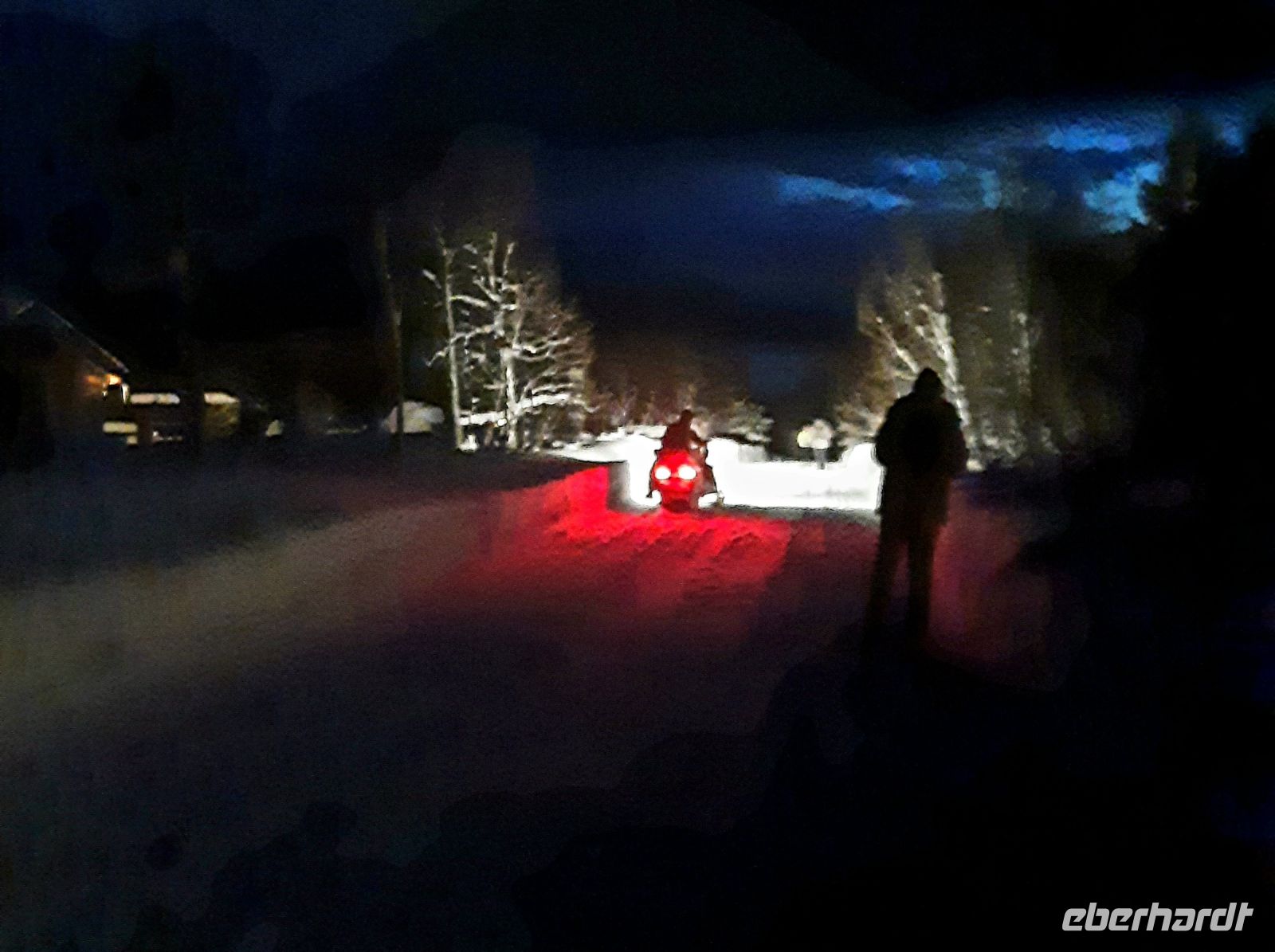 Norwegen - Lyngen Alpen - persönliche Straßenbeleuchtung in Svensby.jpg