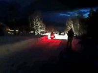 Norwegen - Lyngen Alpen - persönliche Straßenbeleuchtung in Svensby.jpg