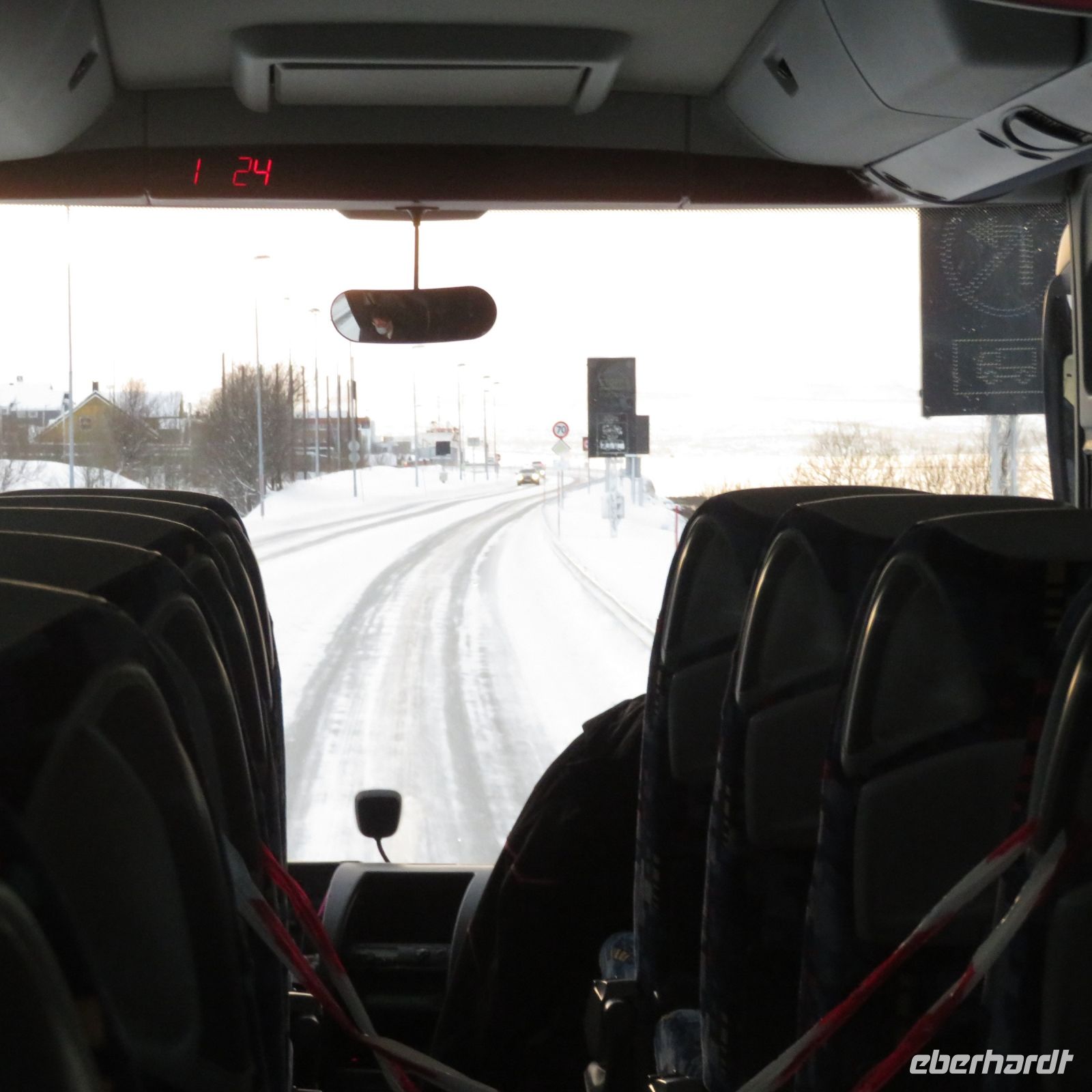 Norwegen - auf verschneiten Straßen in die Lyngen AlpenJPG