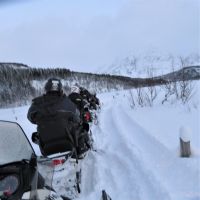 Norwegen - Motorschlitten Fahrt in den Lyngen Alpen - Das sind keine 10 m Abstand!.JPG