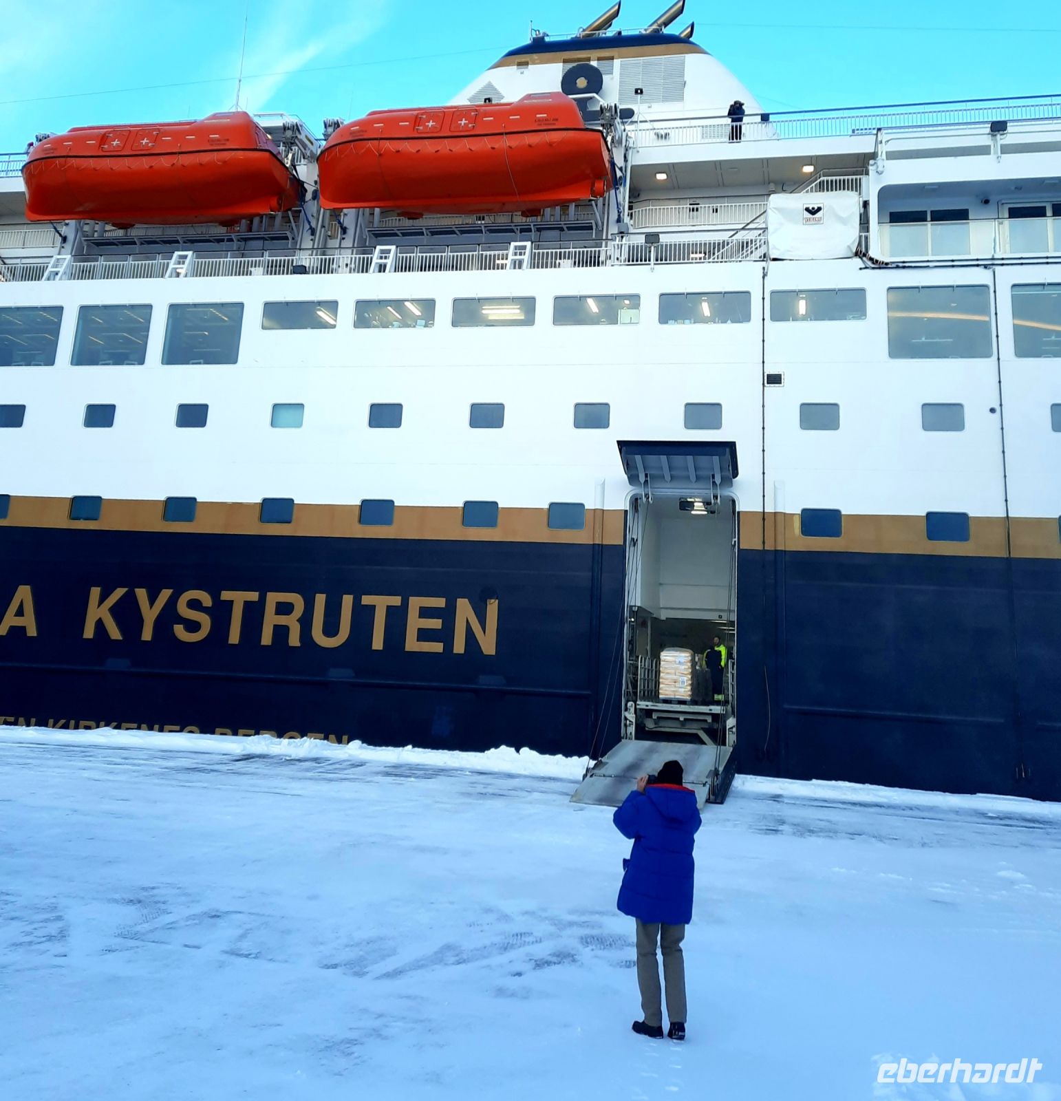 Norwegen - Im Hafen von Finnsnes, dem Tor zur Insel Senja.jpg