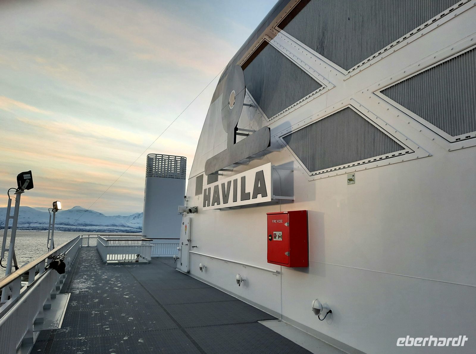 Norwegen - Schifffahrt mit der Havila Capella auf einem Teil der Hurtigruten.jpg