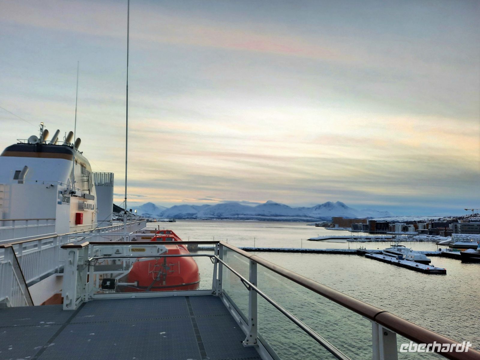 Norwegen - Schifffahrt mit der Havila Capella auf einem Teil der Hurtigruten.jpg