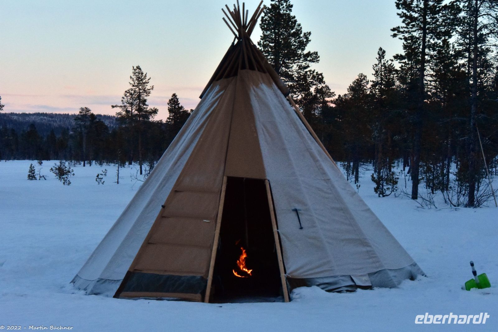 Hundeschlitten-Tour in Kurravaara (Kiruna) auf dem Torneälv - ein samisches Lavvu