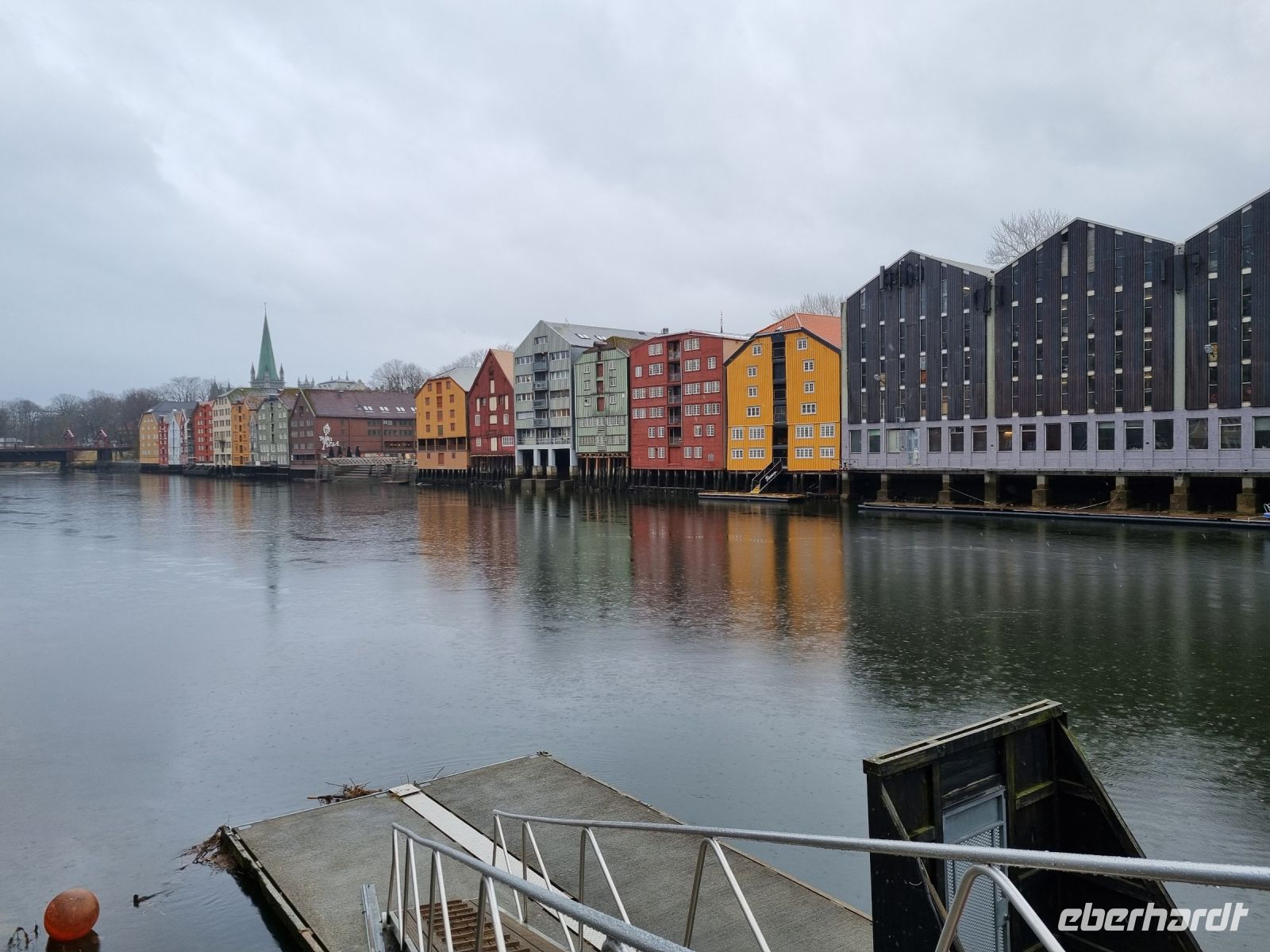 Trondheim - Speicherhäuser am Fluss Nidelva