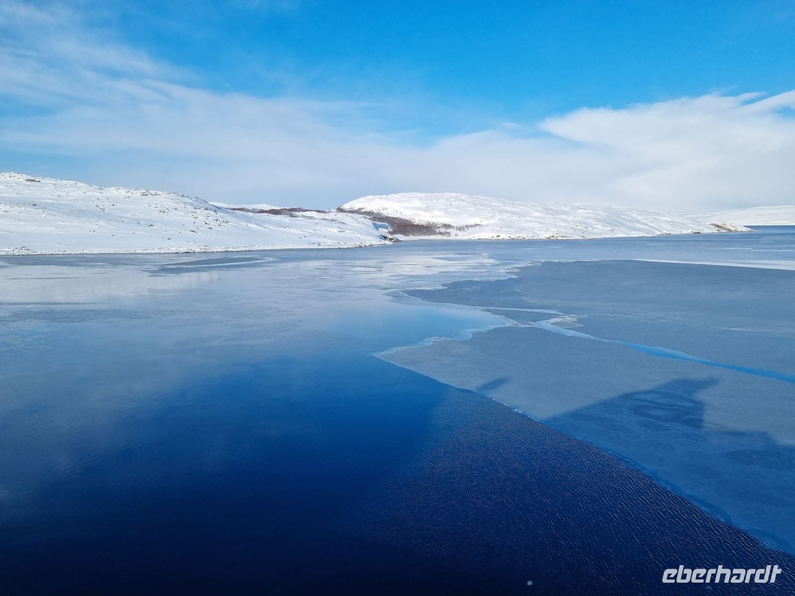 ...unterwegs von Vadsø nach Kirkenes... - Eisschollen auf dem Kirkenesfjord 