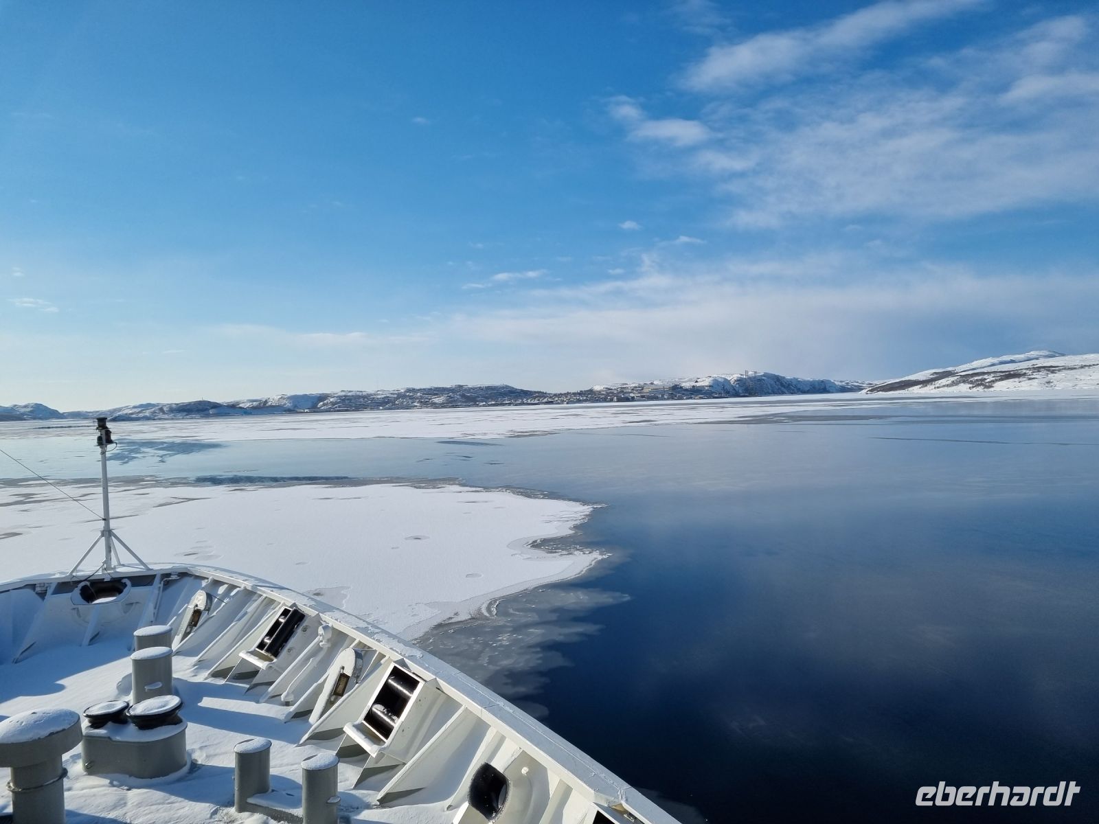 ...unterwegs von Vadsø nach Kirkenes... - Eisschollen auf dem Kirkenesfjord