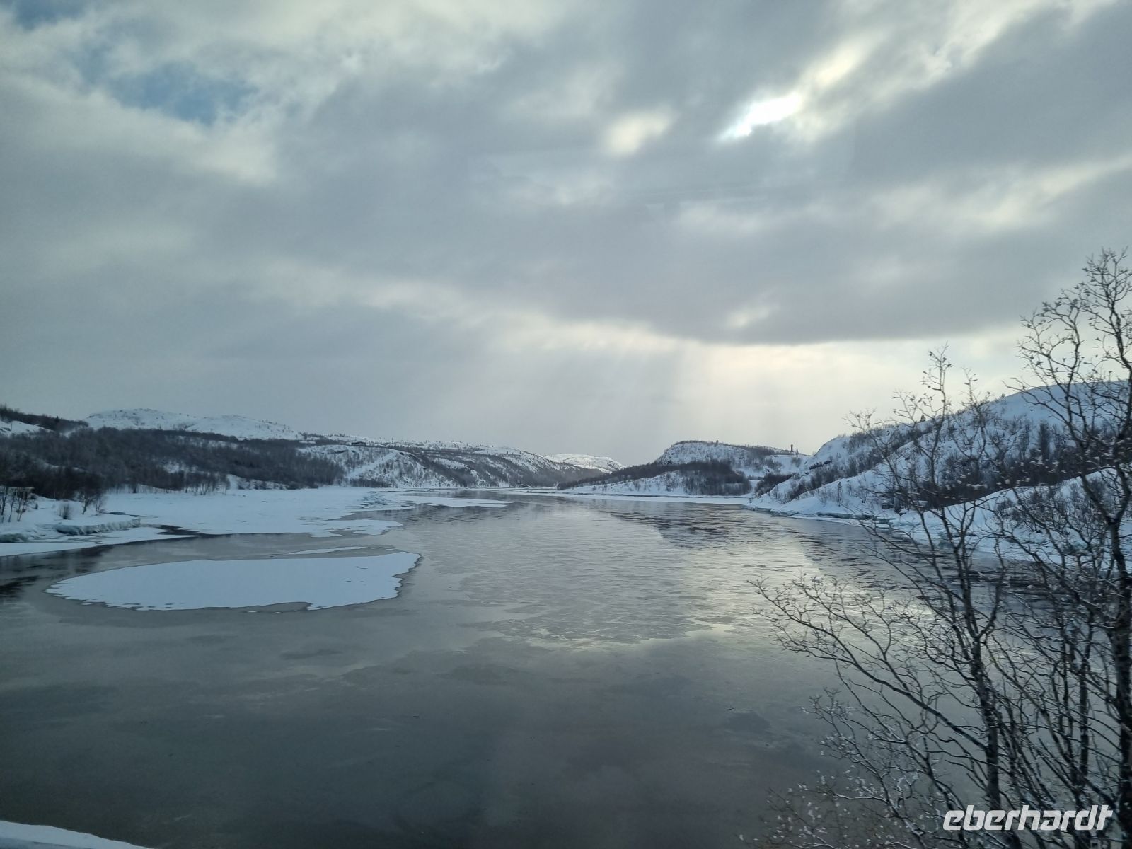 Kirkenes - Fahrt über den Grenzfluss Pasvikelva