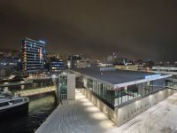 Tromsø bei Nacht... (am Hurtigruten-Terminal)