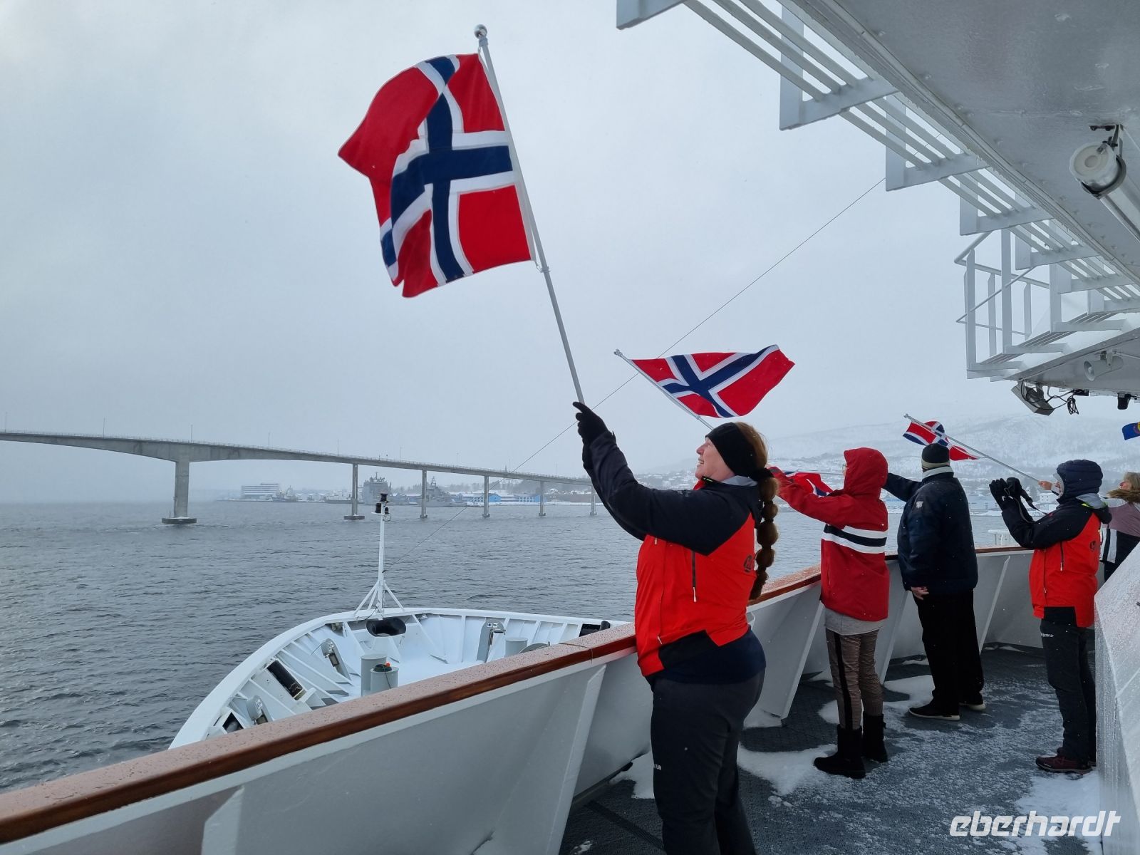 Begrüßung der Hurtigruten-Ausflugsgäste an der Sortland-Brücke