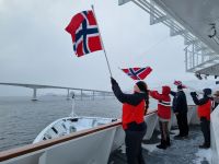 Begrüßung der Hurtigruten-Ausflugsgäste an der Sortland-Brücke