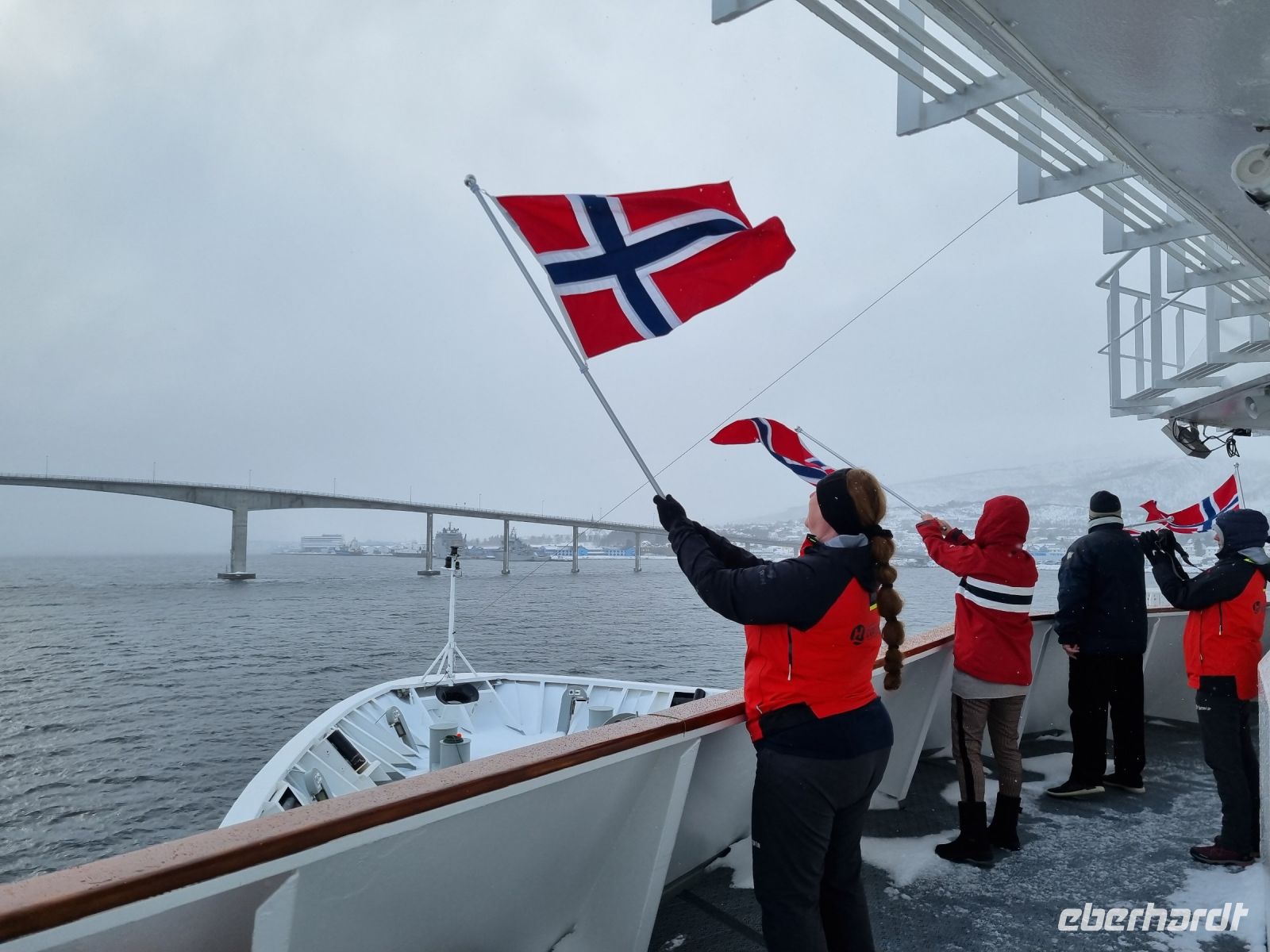 Begrüßung der Hurtigruten-Ausflugsgäste an der Sortland-Brücke