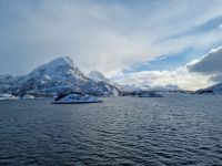 Fahrt durch den Raftsund (Wasserstraße zwischen den Lofoten und Vesterålen)