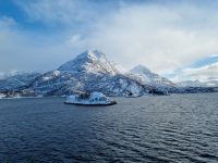 Fahrt durch den Raftsund (Wasserstraße zwischen den Lofoten und Vesterålen)
