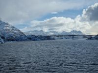 Fahrt durch den Raftsund (Wasserstraße zwischen den Lofoten und Vesterålen - Raftsundbrücke)