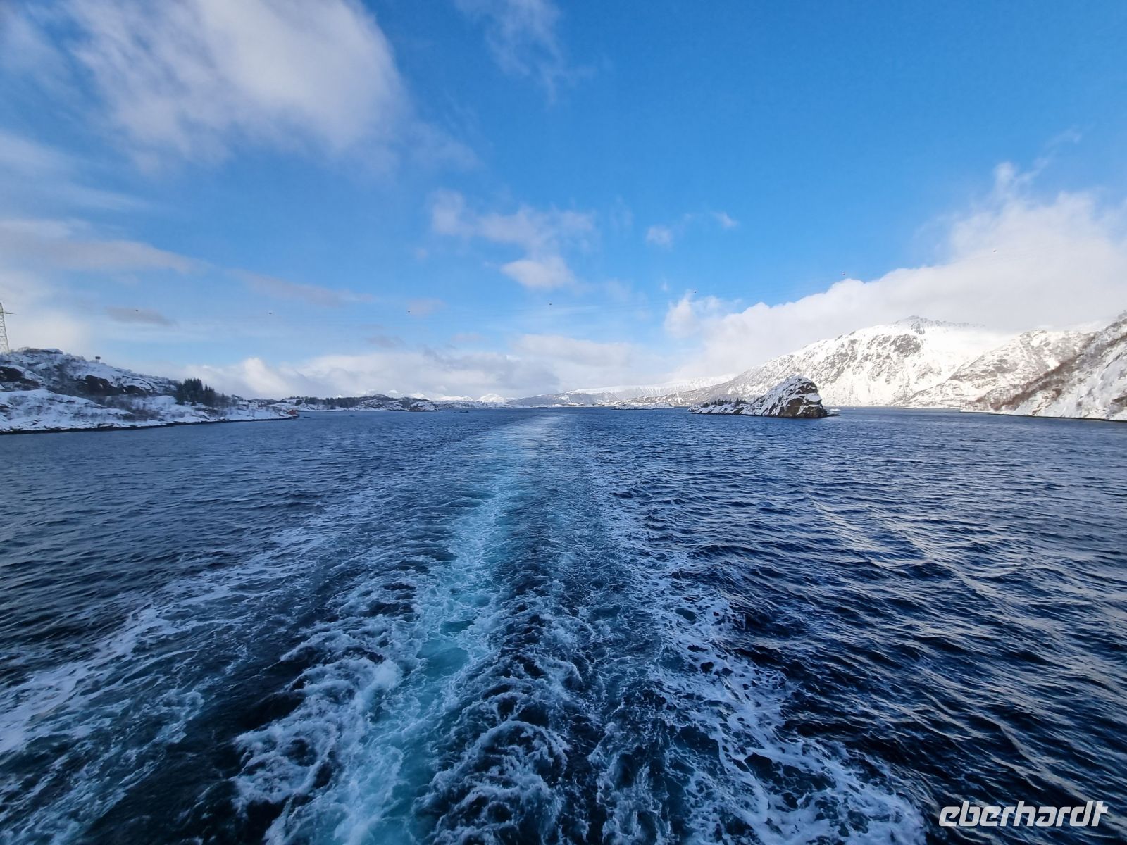 Fahrt durch den Raftsund (Wasserstraße zwischen den Lofoten und Vesterålen)