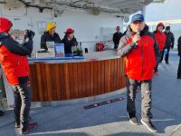 Polarkreis-Zeremonie mit Lebertran...