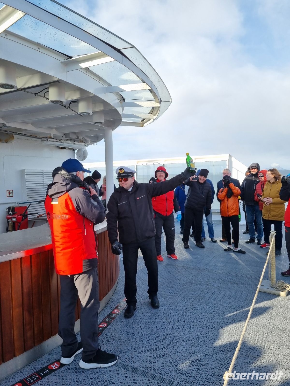 Polarkreis-Zeremonie mit Lebertran... 