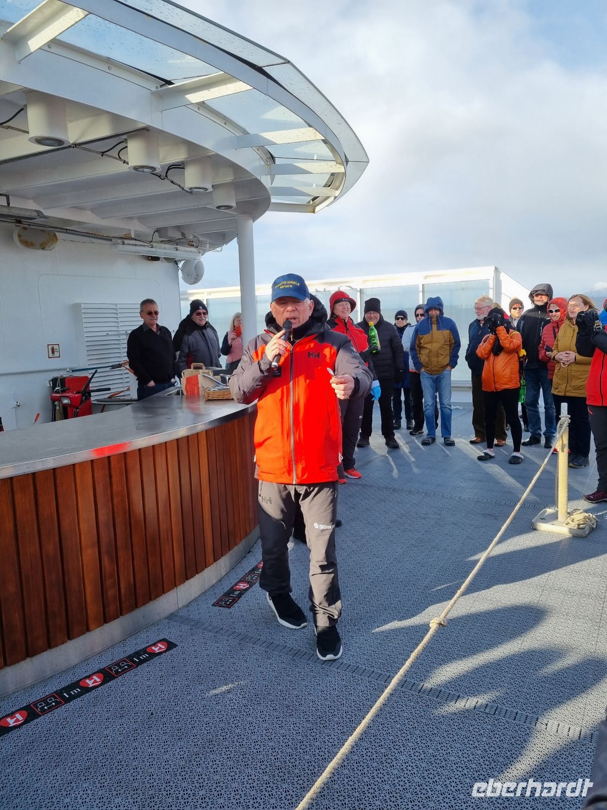 Polarkreis-Zeremonie mit Lebertran... 