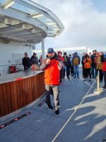 Polarkreis-Zeremonie mit Lebertran... 