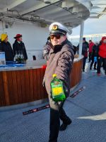 Polarkreis-Zeremonie mit Lebertran...