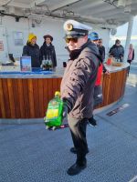 Polarkreis-Zeremonie mit Lebertran...