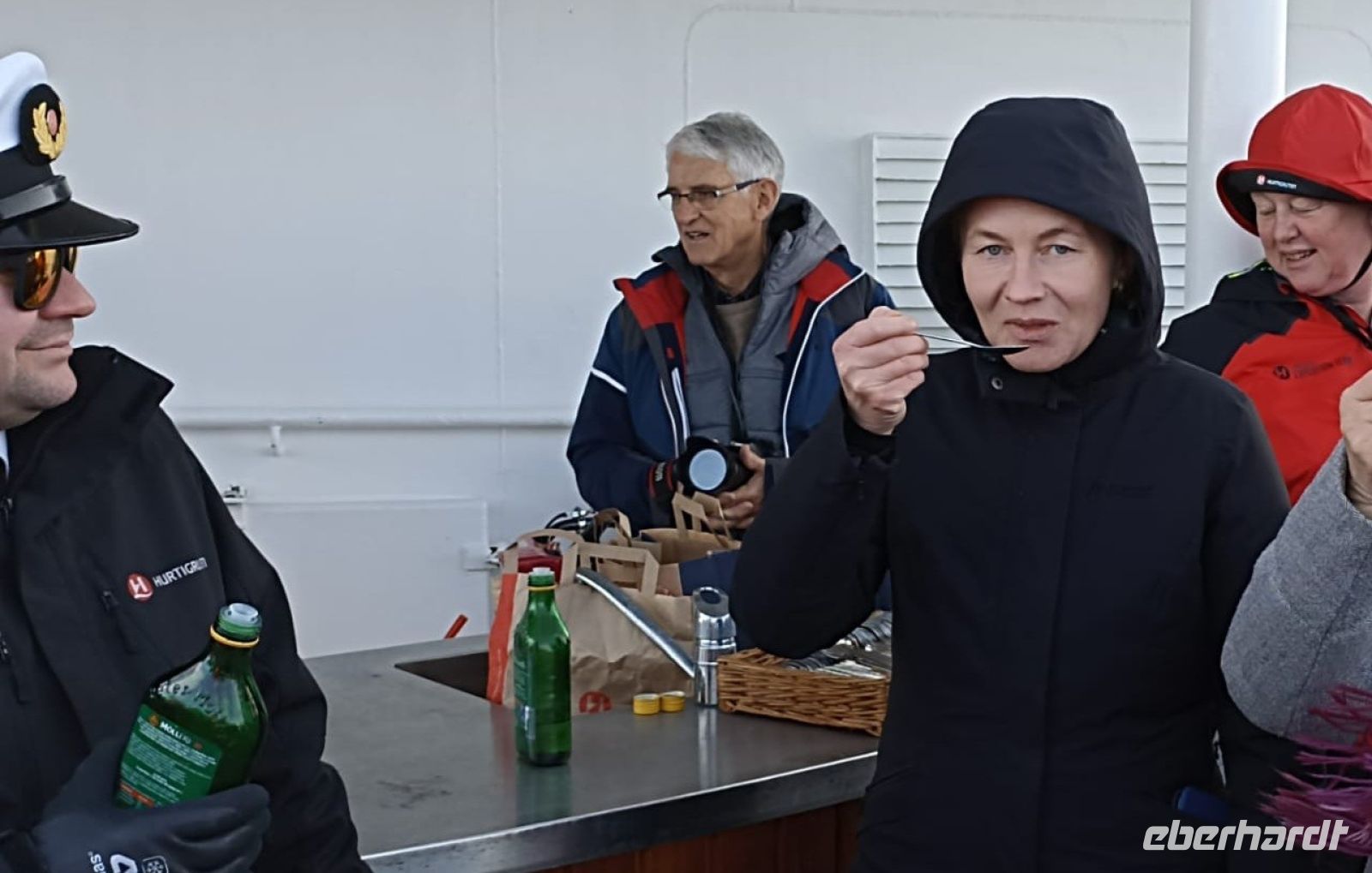 Polarkreis-Zeremonie mit Lebertran... 