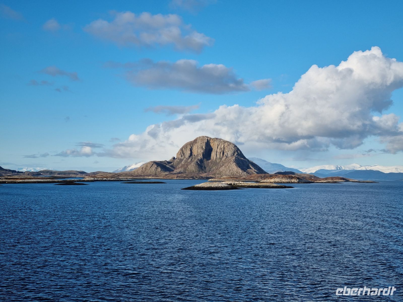 Helgelandküste - Berg Torghatten 