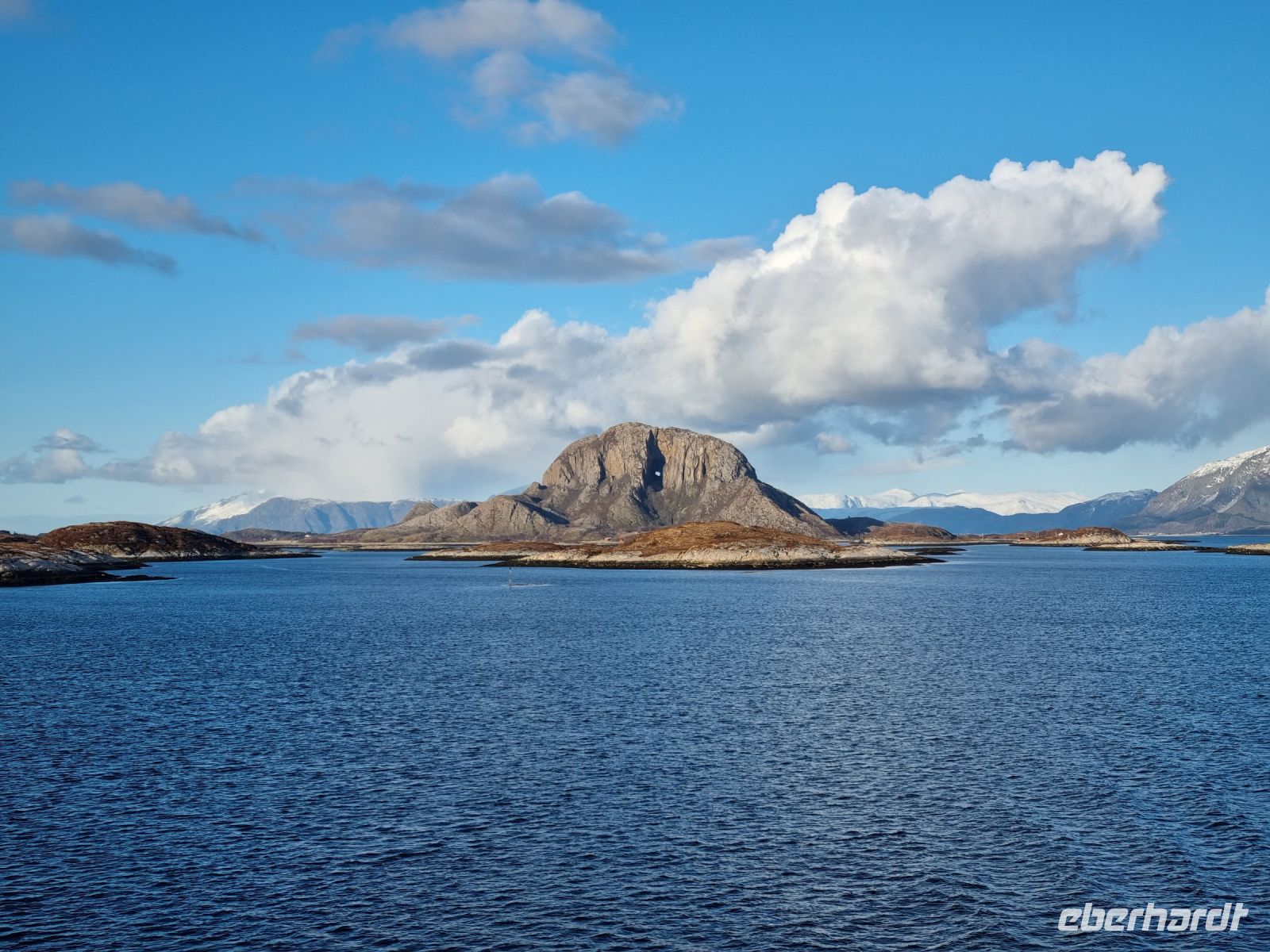 Helgelandküste - Berg Torghatten 