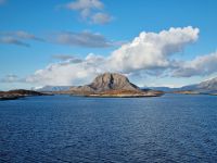 Helgelandküste - Berg Torghatten 