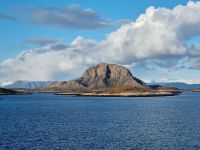 Helgelandküste - Berg Torghatten 