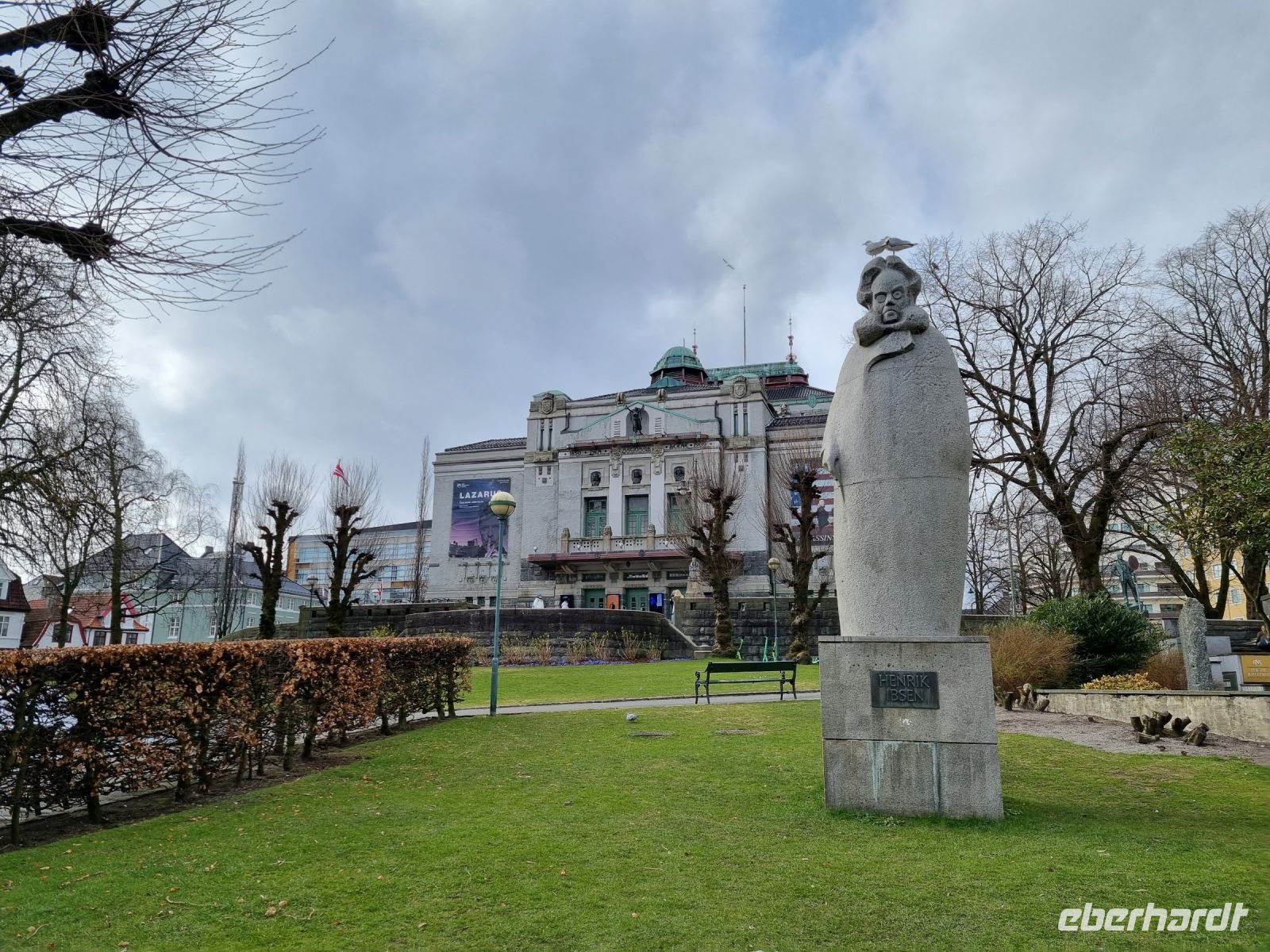 Bergen - Henrik Ibsen-Denkmal vor dem Nationaltheater
