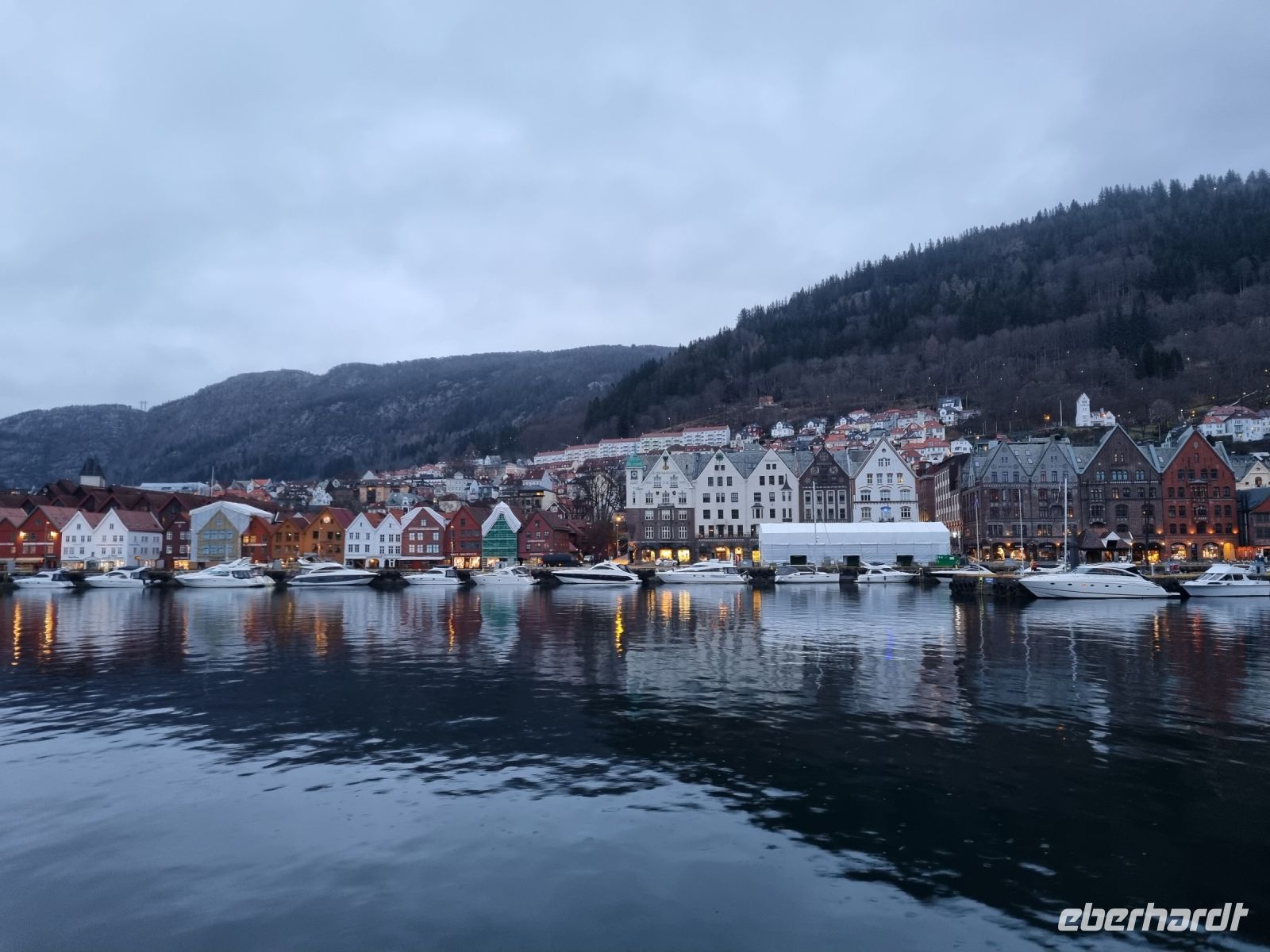 Bergen - Blick zum Hanseviertel Bryggen 