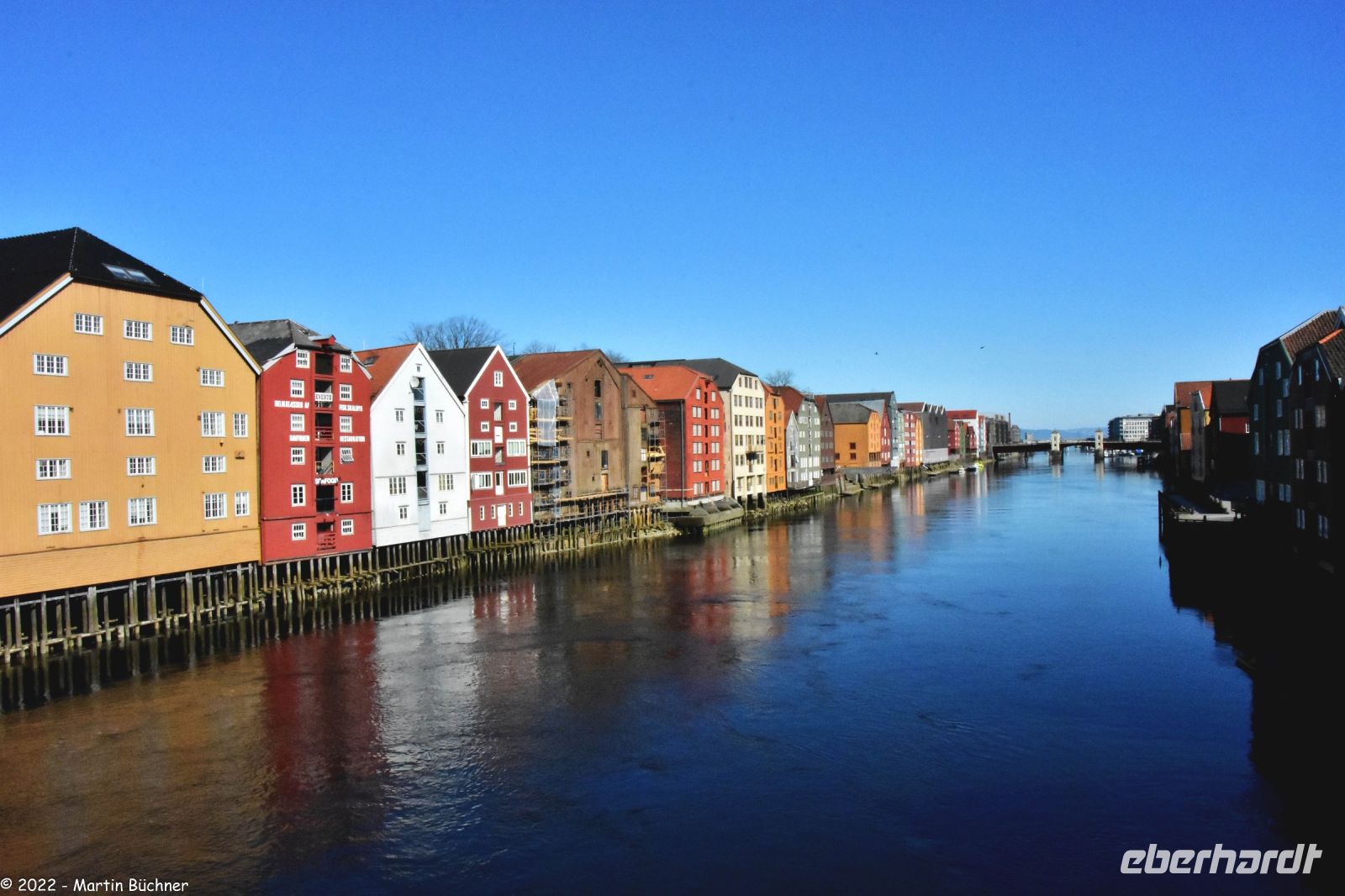Hurtigruten - MS Polarlys - Historische Speicherhäuser am Nidelven (der Nidfluss) in Trondheim
