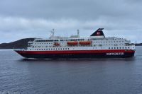 Hurtigruten - MS Polarlys - Nordland - Polarkreisüberquerung - Südgehende Hurtigruten M/S Kong Harald