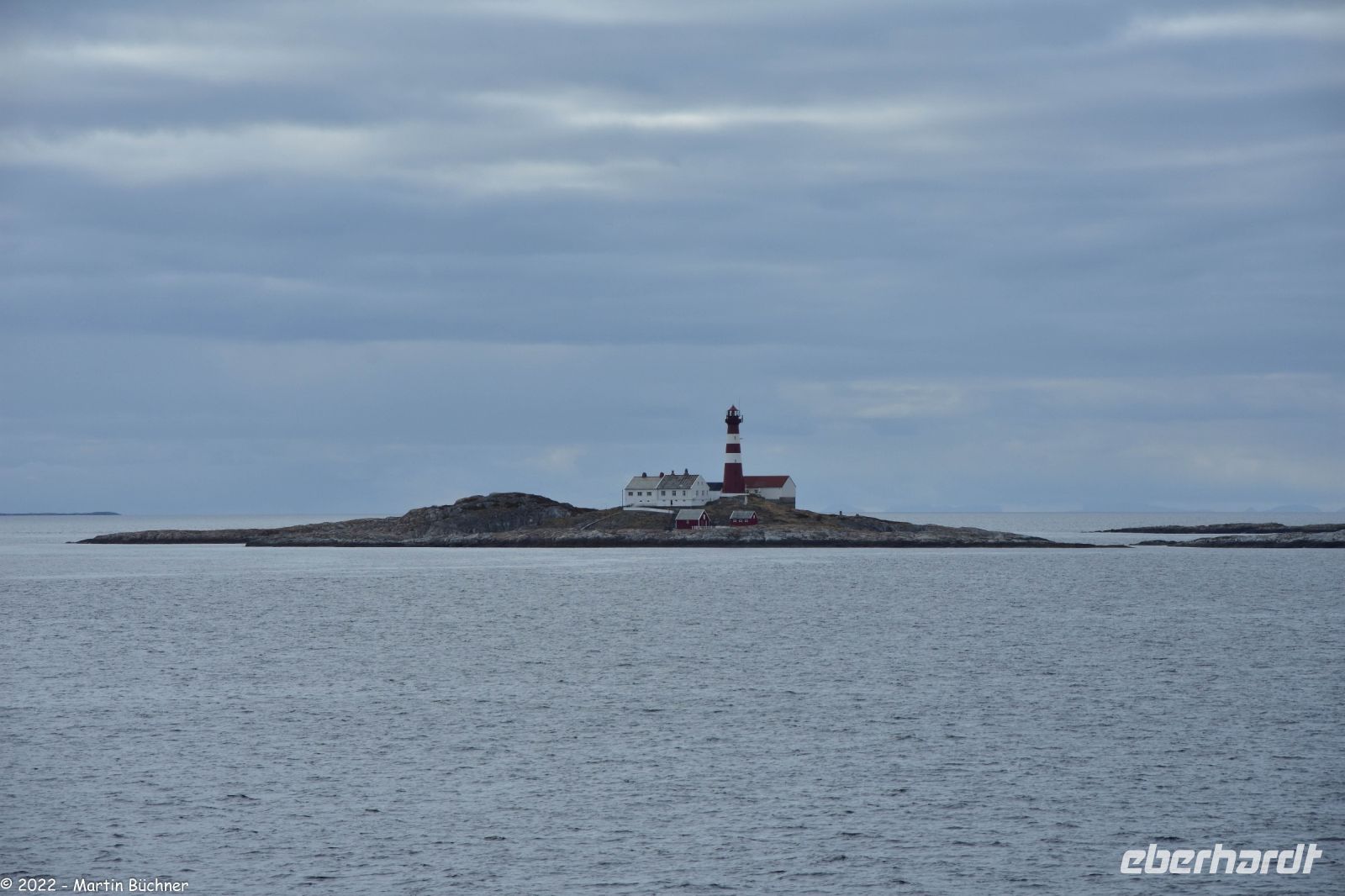 Hurtigruten - MS Polarlys - Nordland - Fahrt über den Vestfjord in Richtung Lofoten - Landegode fyr (Leuchtturm)