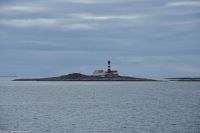 Hurtigruten - MS Polarlys - Nordland - Fahrt über den Vestfjord in Richtung Lofoten - Landegode fyr (Leuchtturm)