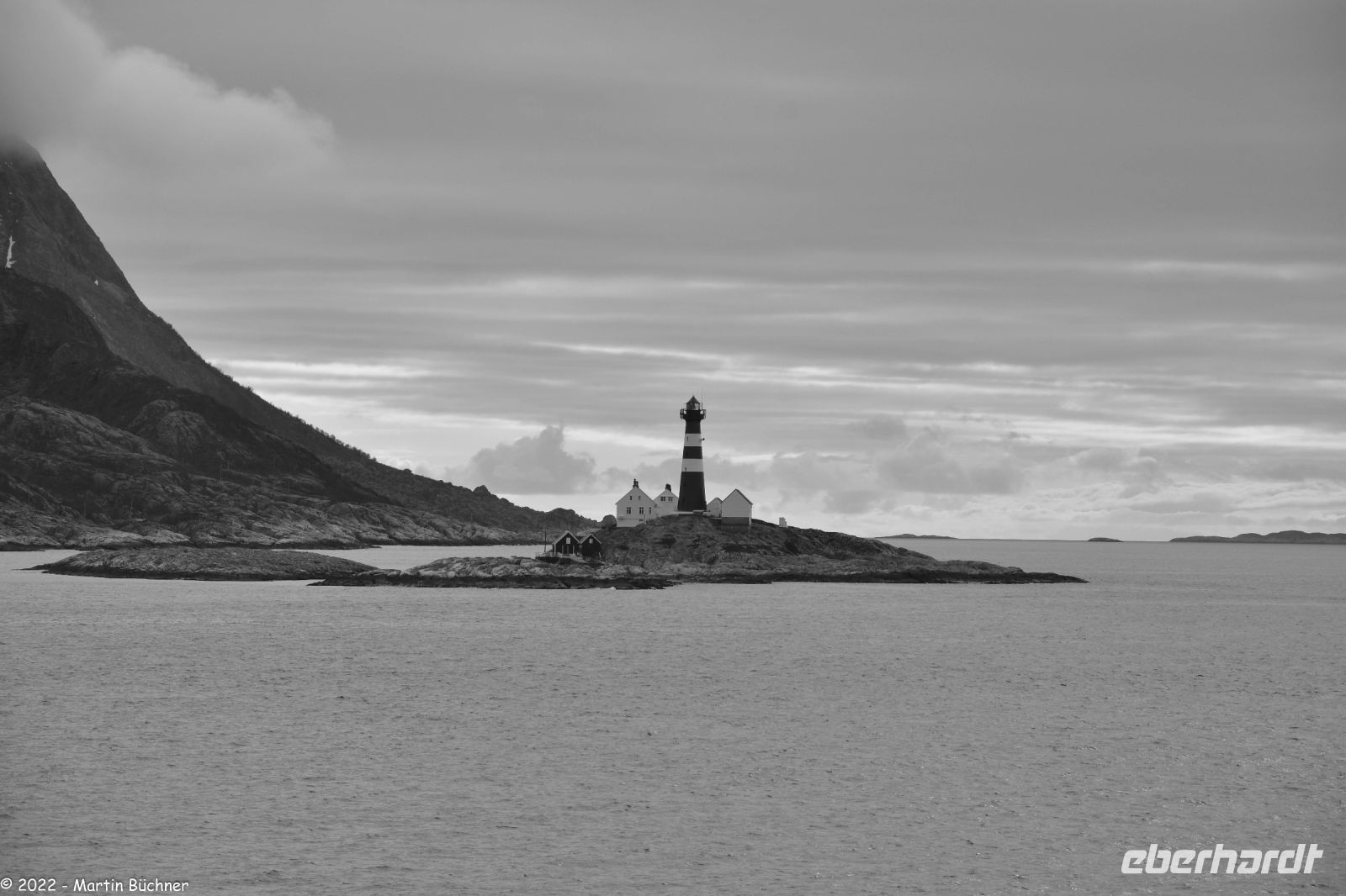 Hurtigruten - MS Polarlys - Nordland - Fahrt über den Vestfjord in Richtung Lofoten - Landegode fyr (Leuchtturm)