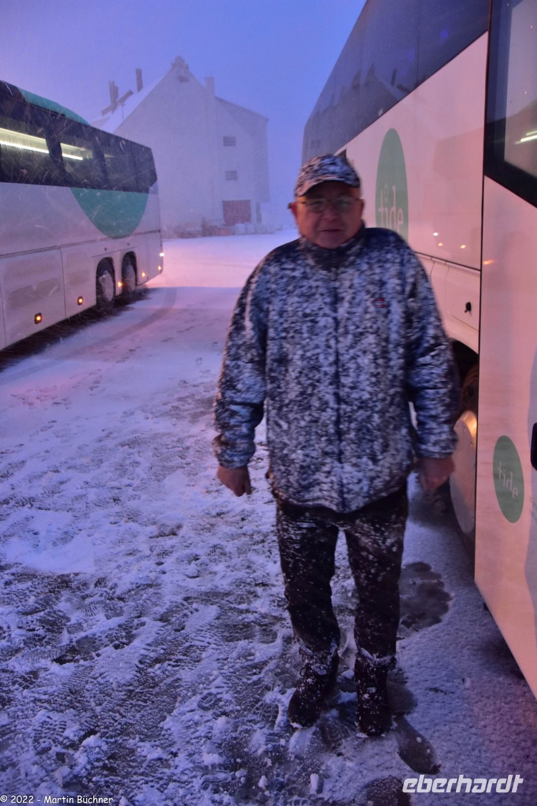 Hurtigruten - MS Polarlys - Lofoten - Stamsund - Dann ist plötzlich das Schneegestöber zurück...und es wird mehr...2 Minuten Outdoor und schon eingeschneit (Ende April!)
