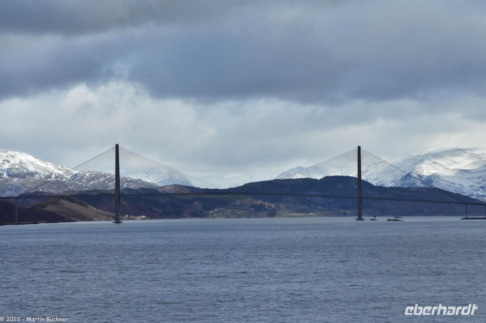 Hurtigruten - MS Polarlys - Nordland - Helgelandskyste Brücke vor Sandnessjøen
