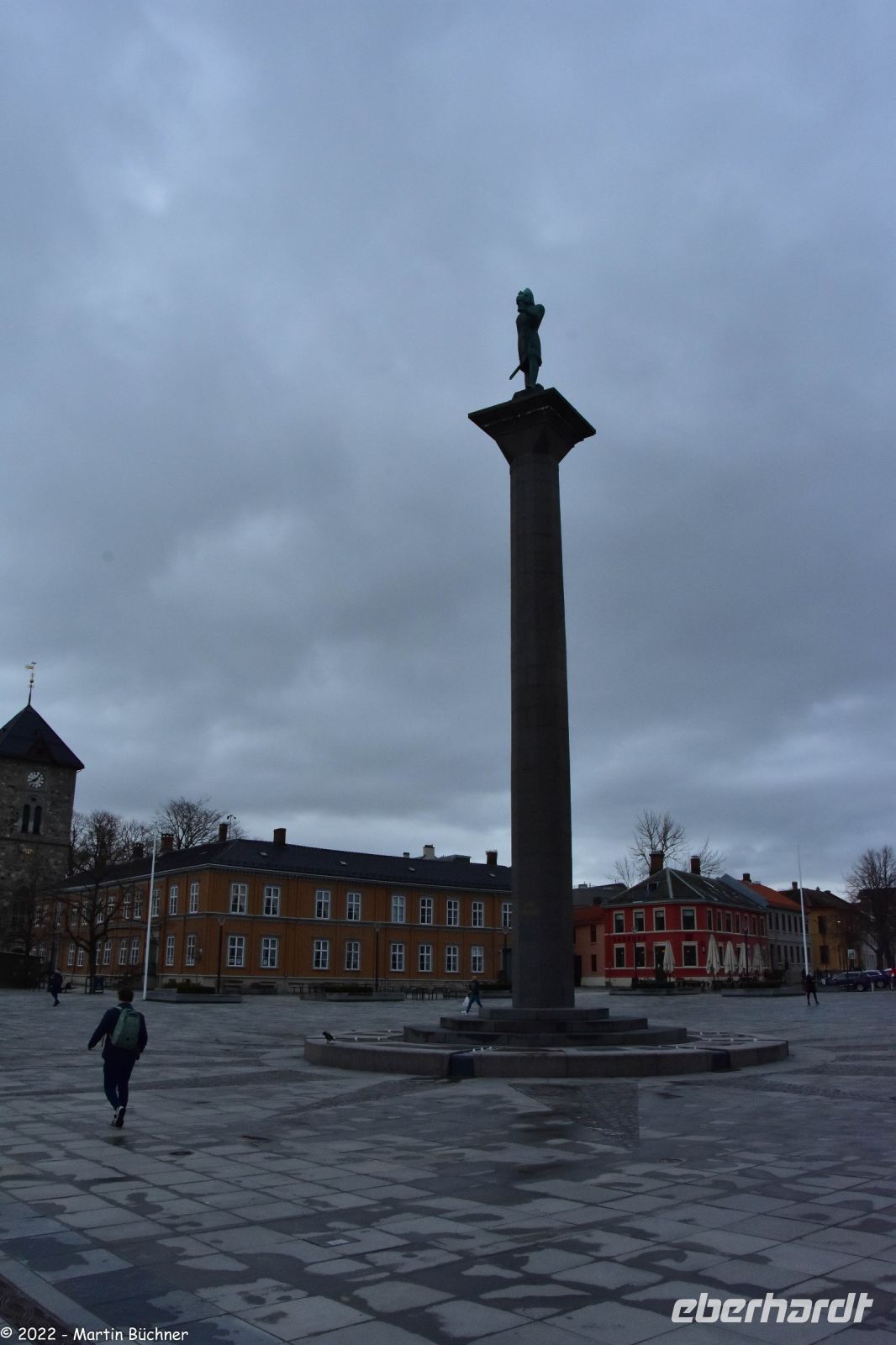 Hurtigruten - MS Polarlys - Trondheim - Stortorget - Säule mit Wikinger Stadtgründer Olav Tryggvason