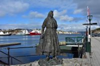 Hurtigruten - MS Polarlys - Kristiansund - Klippfischfrau