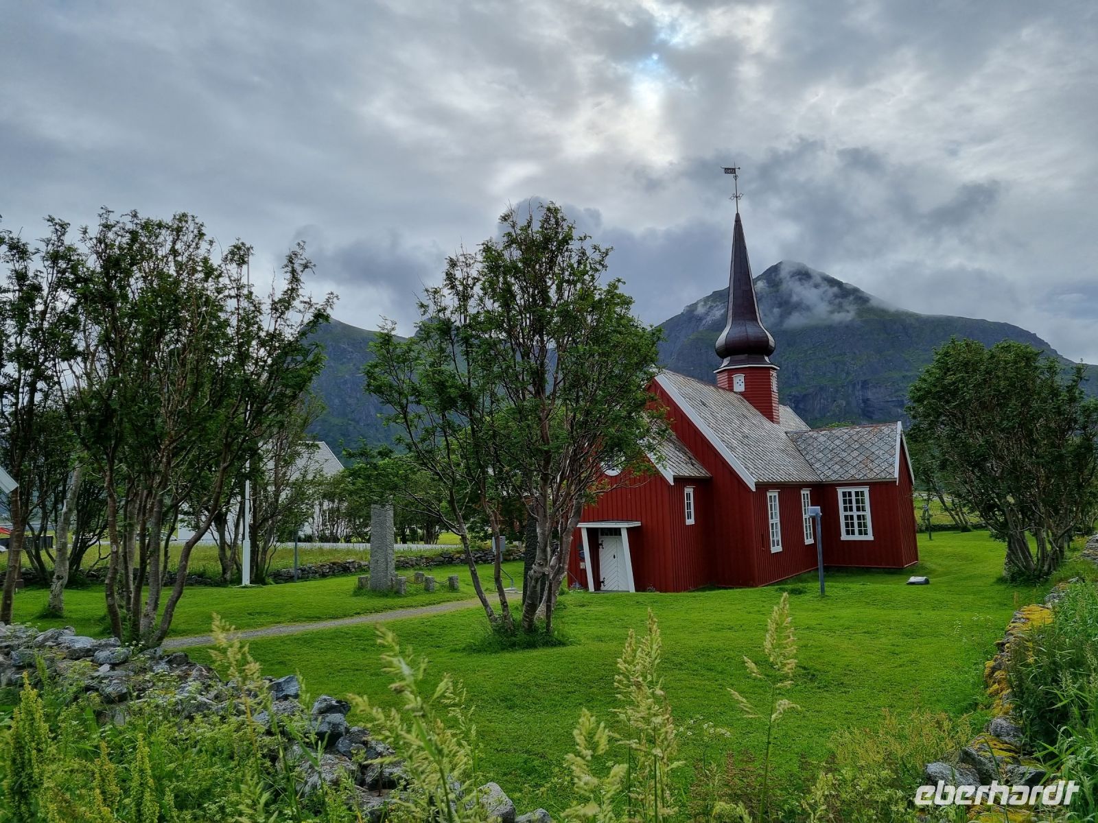 Lofoten (Insel Flakstadøy) - Kirche von Flakstad