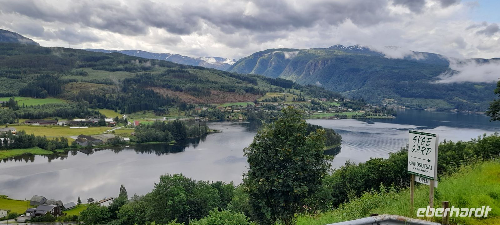Syse Gard Ulvik- Blick zum Hardangerfjord