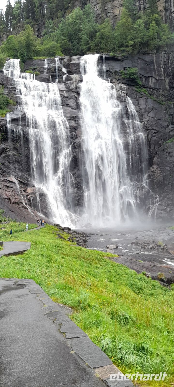 Skjervsfossen auf dem Weg nach Ulvik