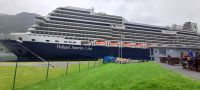Kreuzfahrtschiff in Flam am Fjord