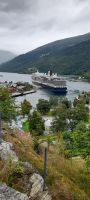 Kreuzfahrtschiff in Flam am Fjord